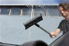 Vikan Windscreen Scraper Teleskopowy 710mm - Skrobaczka z gąbką do mycia szyb