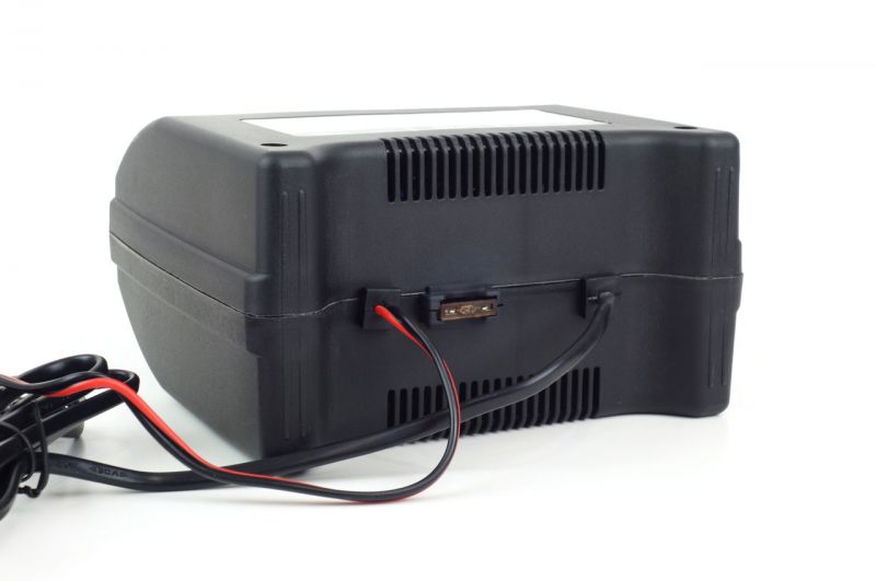 AMiO Auton ja moottoripyörien akkulaturi 6A, 12V SBC-6A