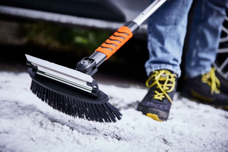 OSRAM SNOWbrush 010 4v1 Raschietto per ghiaccio. Spazzola, paletta, pulitore vetri
