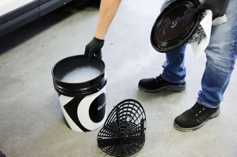 Koch Chemie Detailing Bucket Set - Детайлингова кофа с предпазна вложка и капак