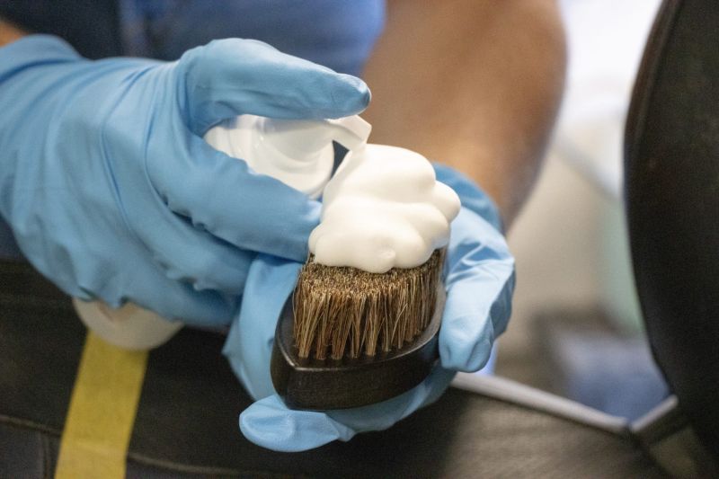 Koch Chemie Leather Brush - Kartáč na kůži