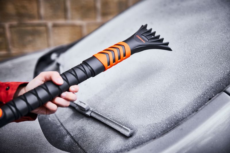 OSRAM SNOWbrush 010 4v1 Raschietto per ghiaccio. Spazzola, paletta, pulitore vetri